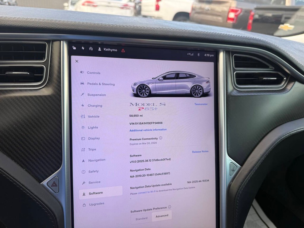 Tesla Model S Vehicle Full-screen Gallery Image 23