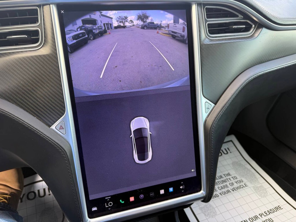 Tesla Model S Vehicle Full-screen Gallery Image 24