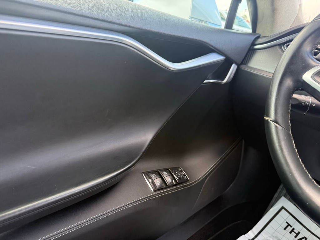 Tesla Model S Vehicle Full-screen Gallery Image 26