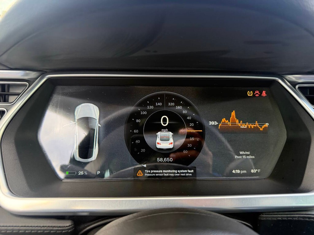 Tesla Model S Vehicle Full-screen Gallery Image 28