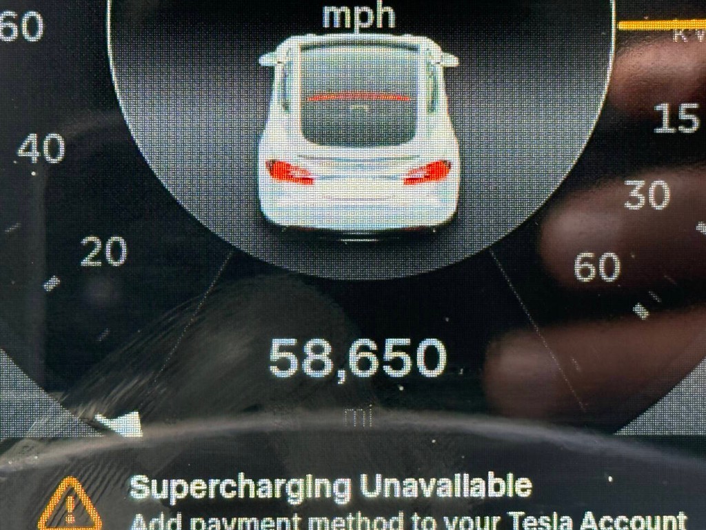 Tesla Model S Vehicle Full-screen Gallery Image 29