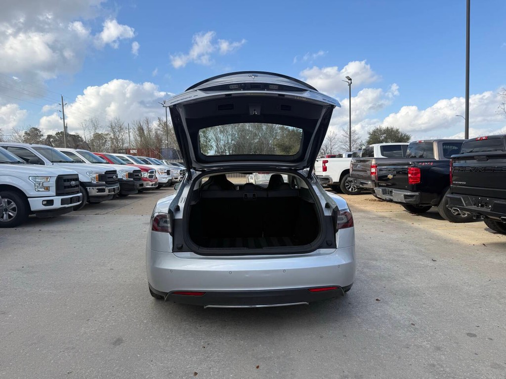 Tesla Model S Vehicle Full-screen Gallery Image 32