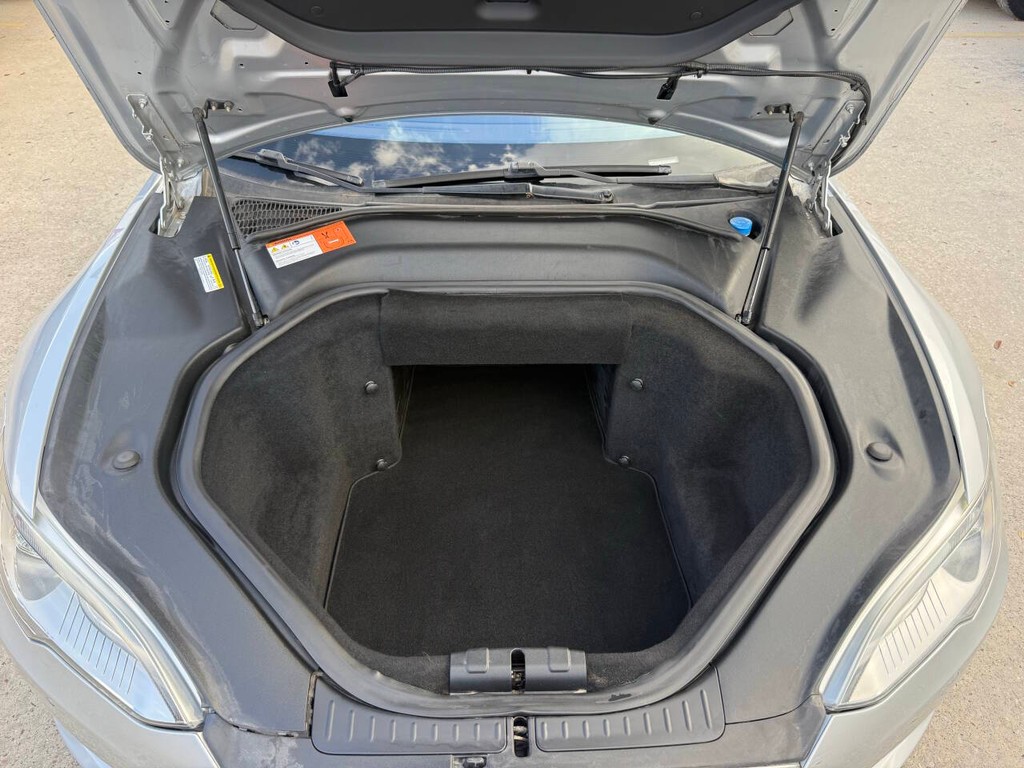 Tesla Model S Vehicle Full-screen Gallery Image 34