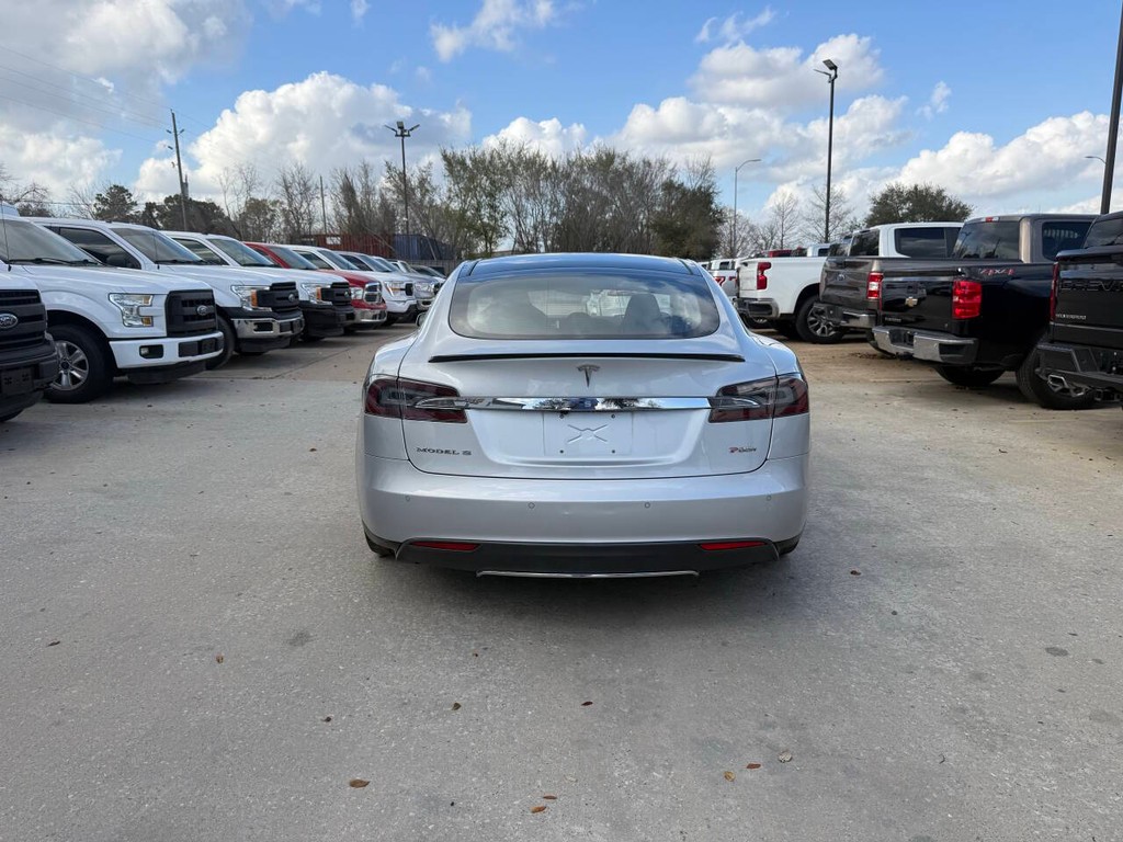 Tesla Model S Vehicle Full-screen Gallery Image 35