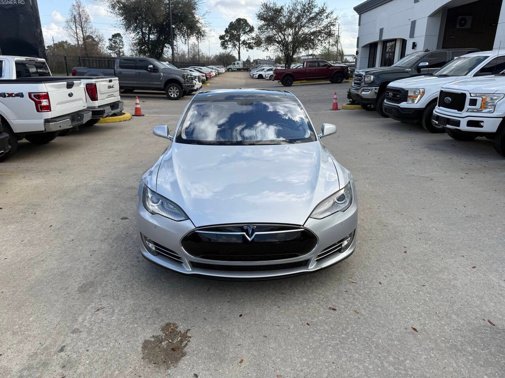 Tesla Model S Vehicle Full-screen Gallery Image 36