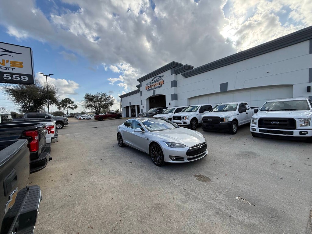 Tesla Model S Vehicle Full-screen Gallery Image 41