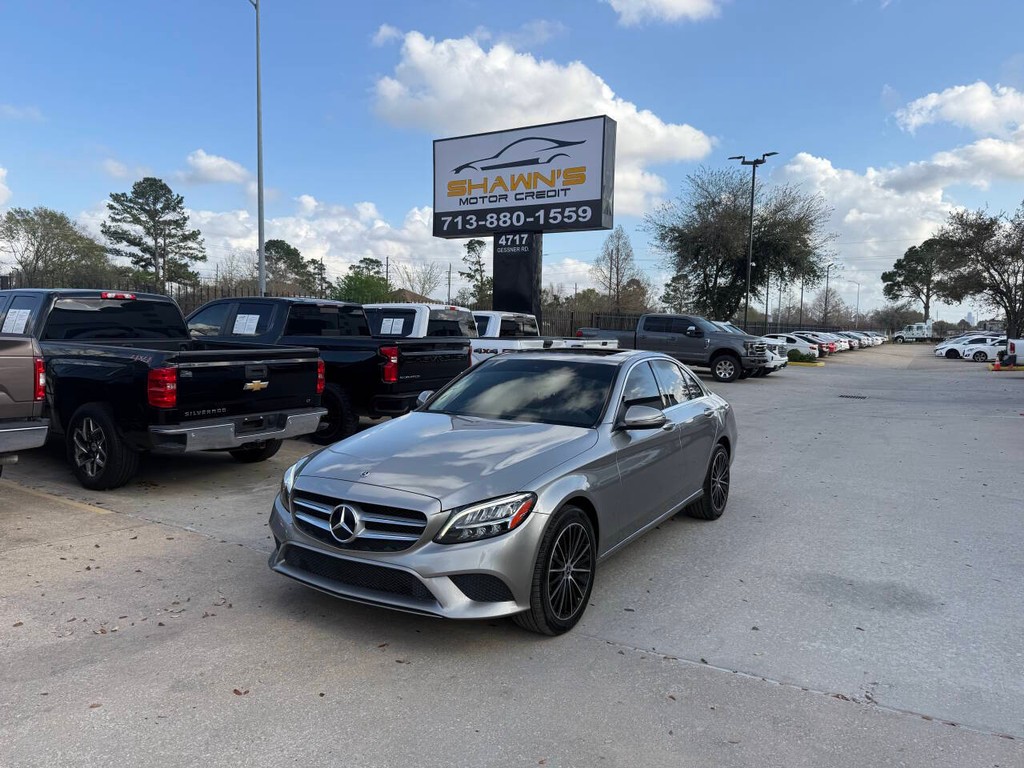 Mercedes-Benz C-Class Vehicle Full-screen Gallery Image 03