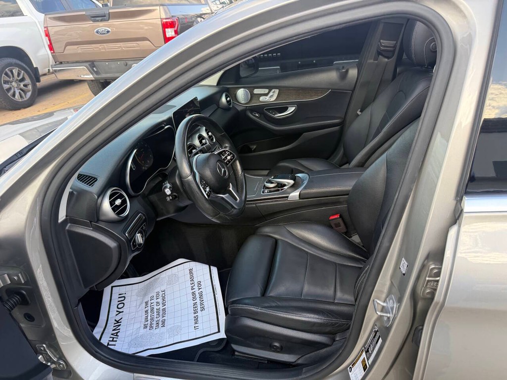 Mercedes-Benz C-Class Vehicle Full-screen Gallery Image 07