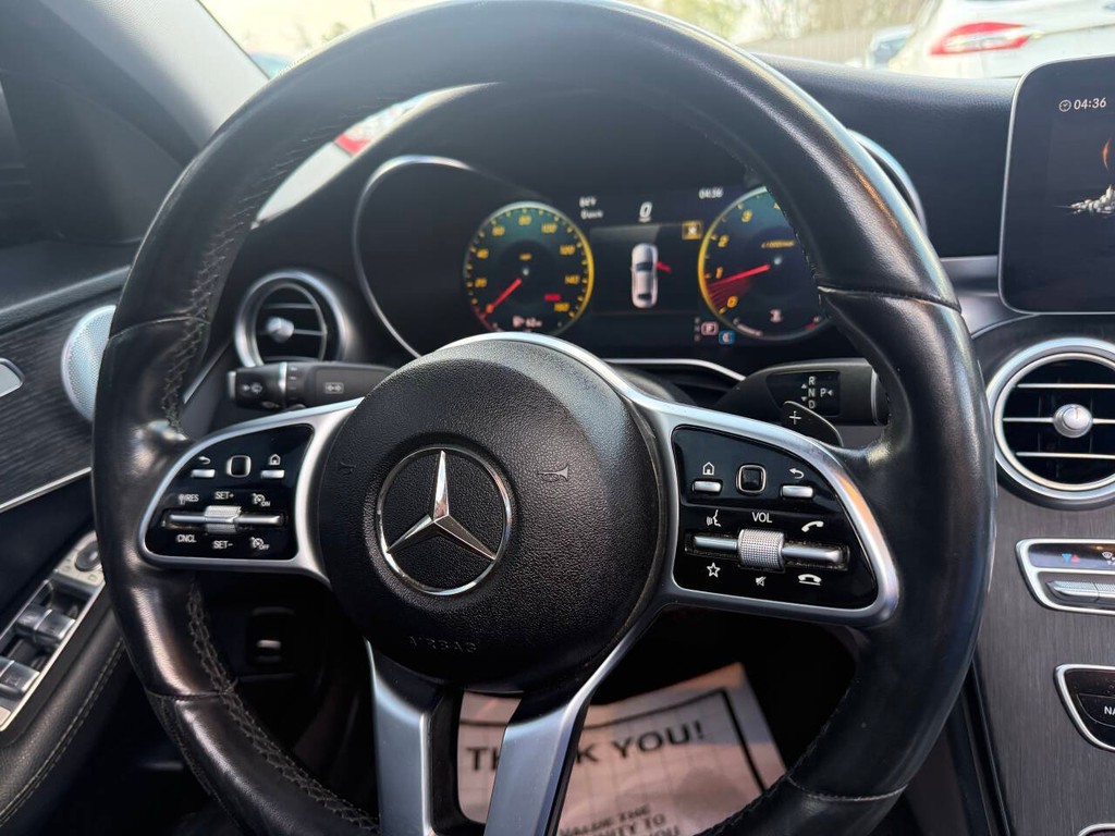 Mercedes-Benz C-Class Vehicle Full-screen Gallery Image 21