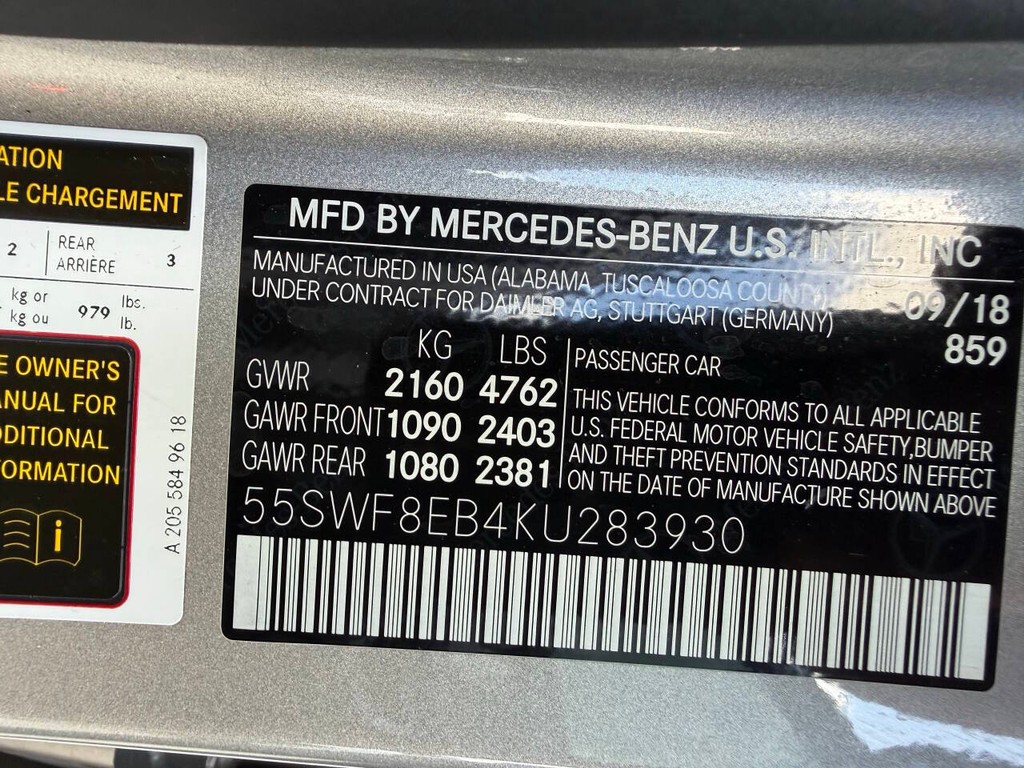 Mercedes-Benz C-Class Vehicle Full-screen Gallery Image 30