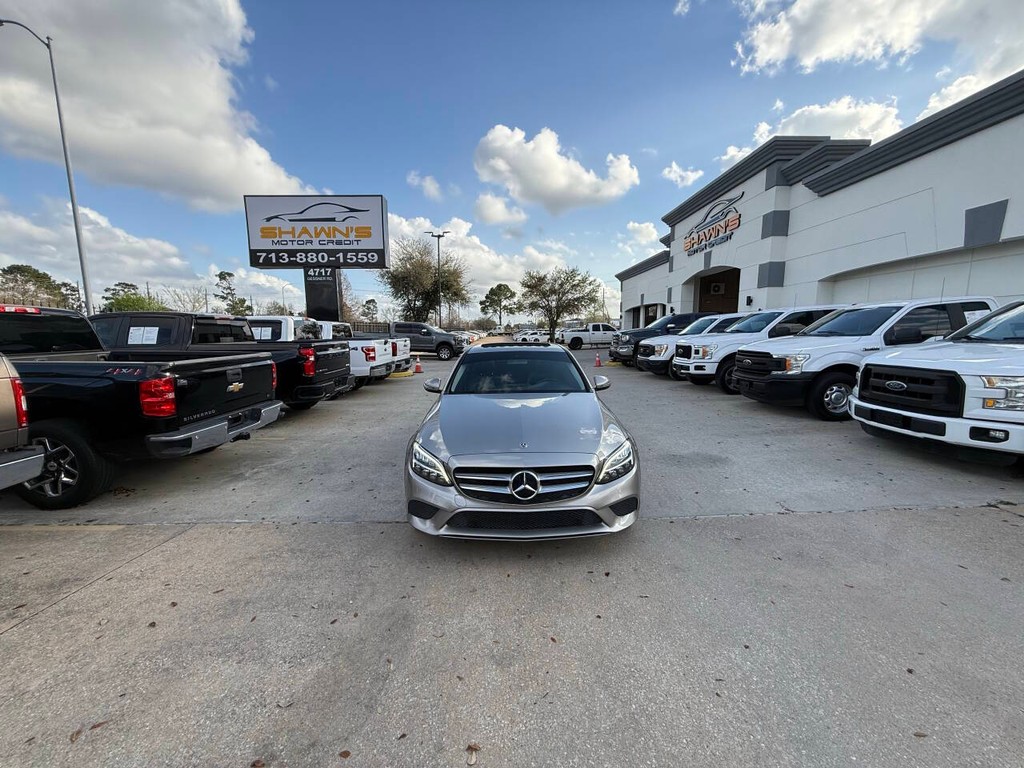 Mercedes-Benz C-Class Vehicle Full-screen Gallery Image 38