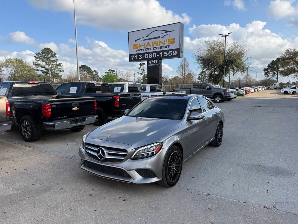 Mercedes-Benz C-Class Vehicle Full-screen Gallery Image 40