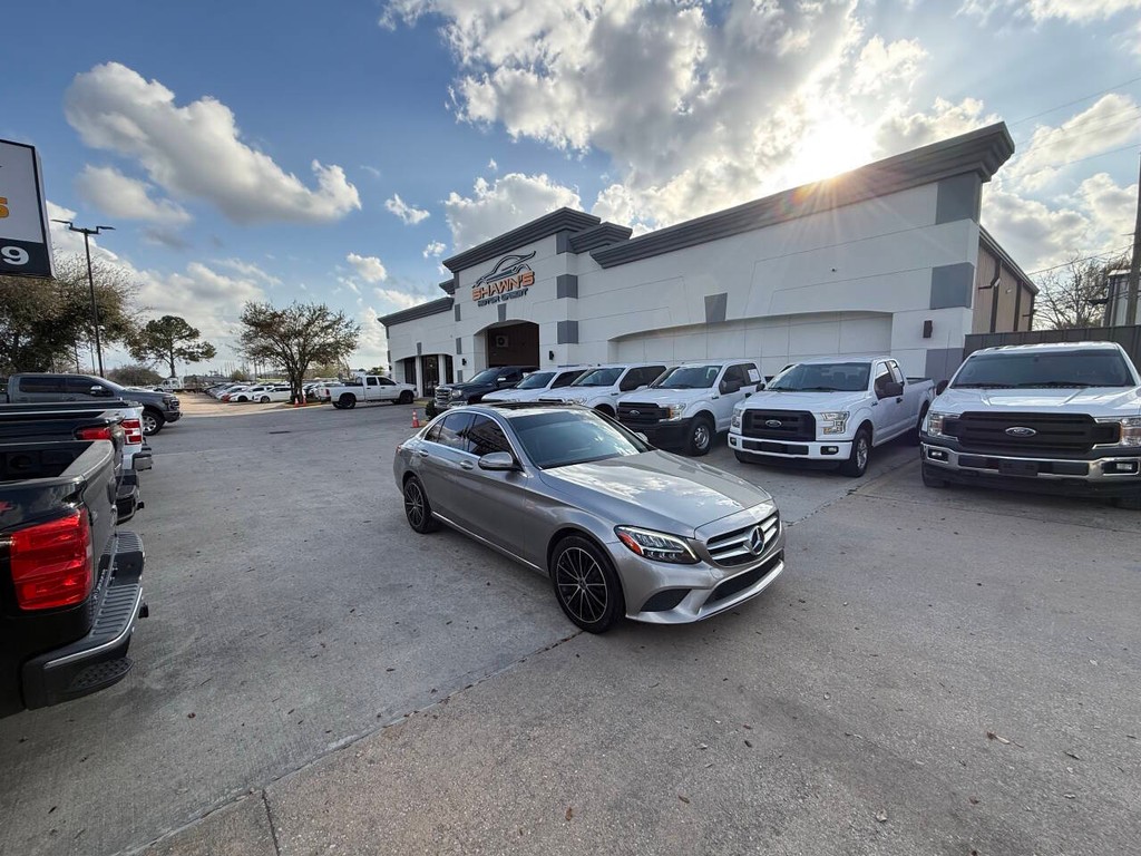 Mercedes-Benz C-Class Vehicle Full-screen Gallery Image 41
