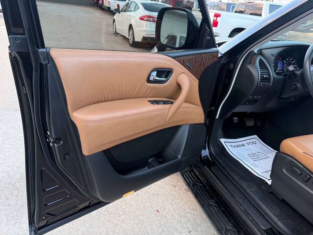 Nissan Armada Vehicle Full-screen Gallery Image 08