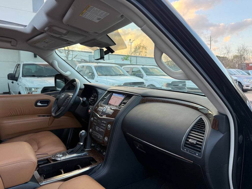 Nissan Armada Vehicle Full-screen Gallery Image 09