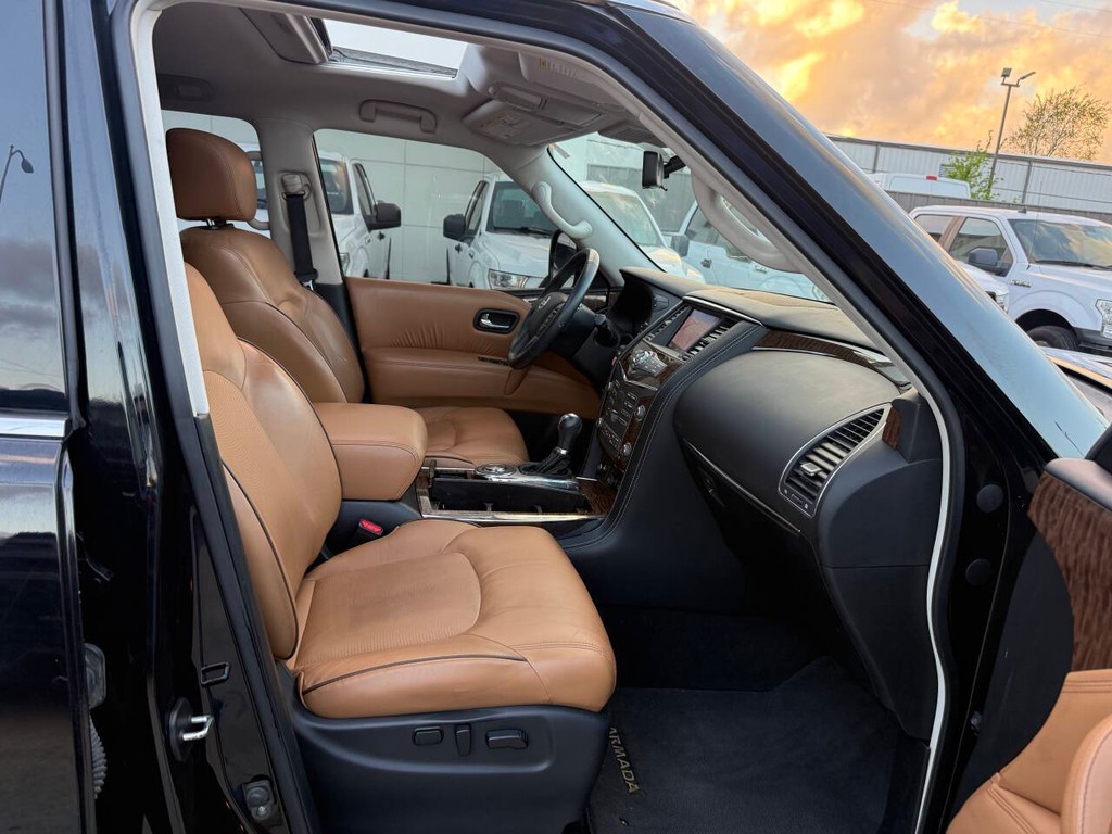 Nissan Armada Vehicle Full-screen Gallery Image 10