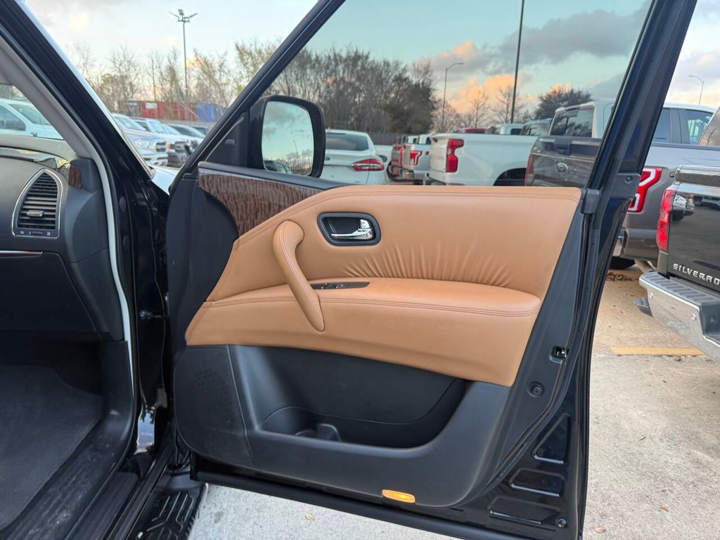 Nissan Armada Vehicle Full-screen Gallery Image 11