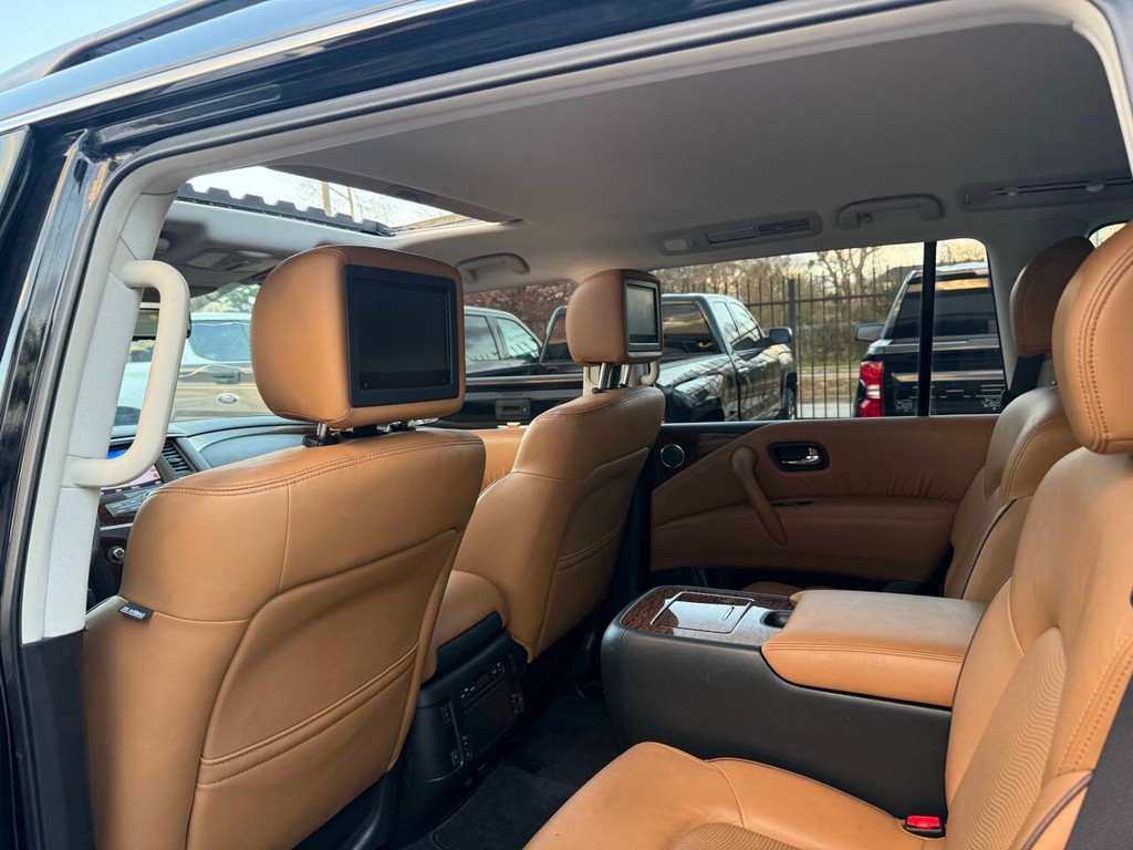 Nissan Armada Vehicle Full-screen Gallery Image 12