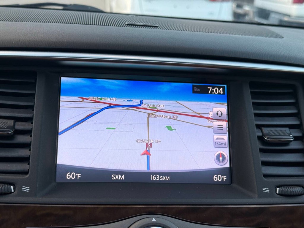 Nissan Armada Vehicle Full-screen Gallery Image 27