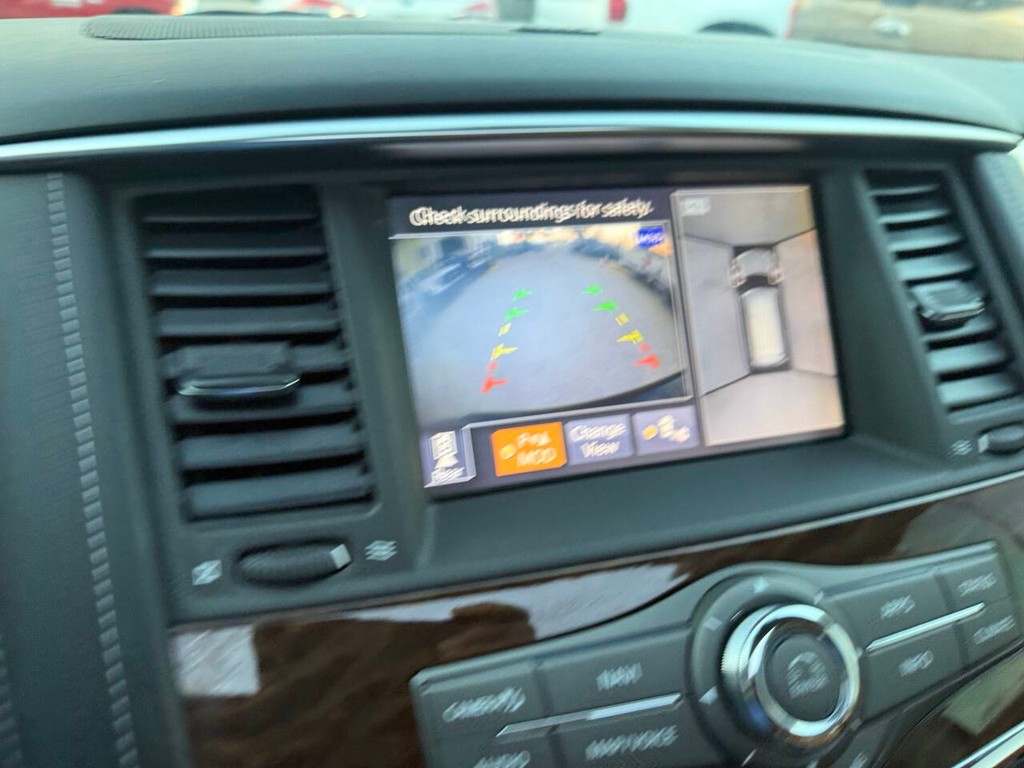 Nissan Armada Vehicle Full-screen Gallery Image 29