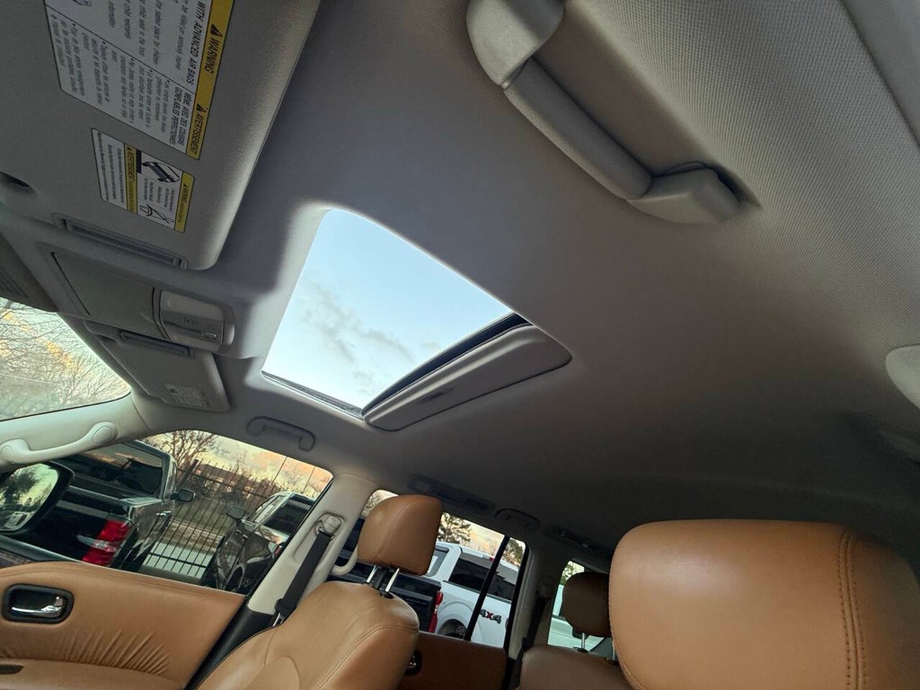Nissan Armada Vehicle Full-screen Gallery Image 33