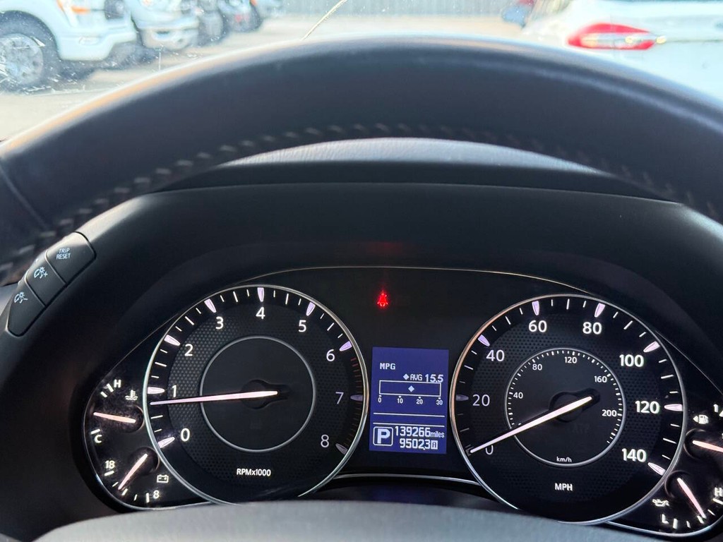 Nissan Armada Vehicle Full-screen Gallery Image 34