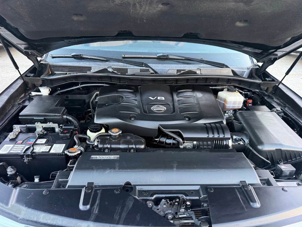 Nissan Armada Vehicle Full-screen Gallery Image 37