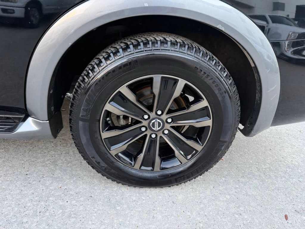 Nissan Armada Vehicle Full-screen Gallery Image 38