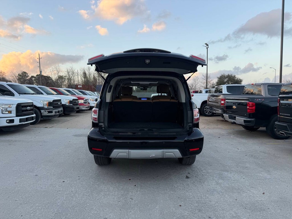 Nissan Armada Vehicle Full-screen Gallery Image 39