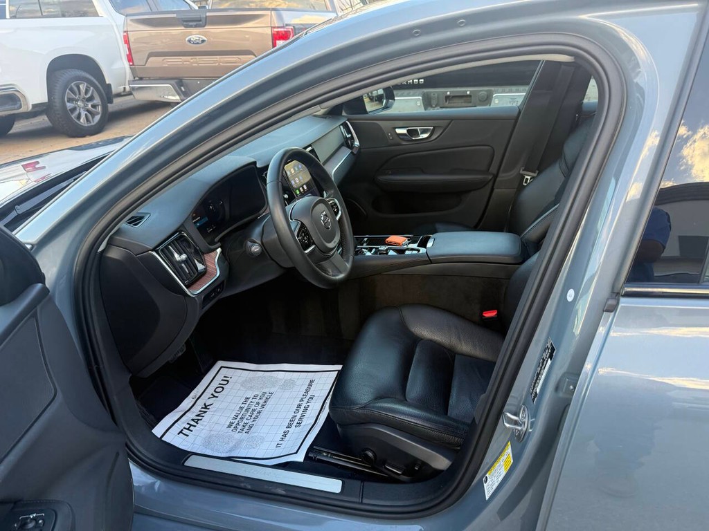 Volvo S60 Recharge Vehicle Full-screen Gallery Image 07