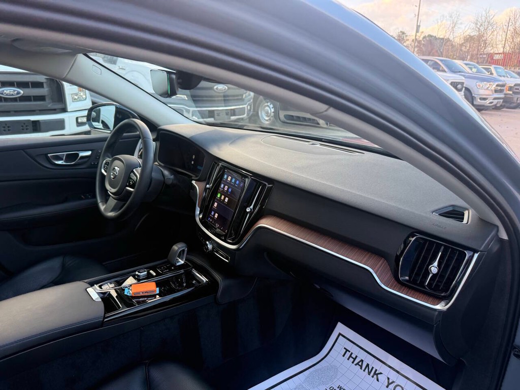 Volvo S60 Recharge Vehicle Full-screen Gallery Image 09