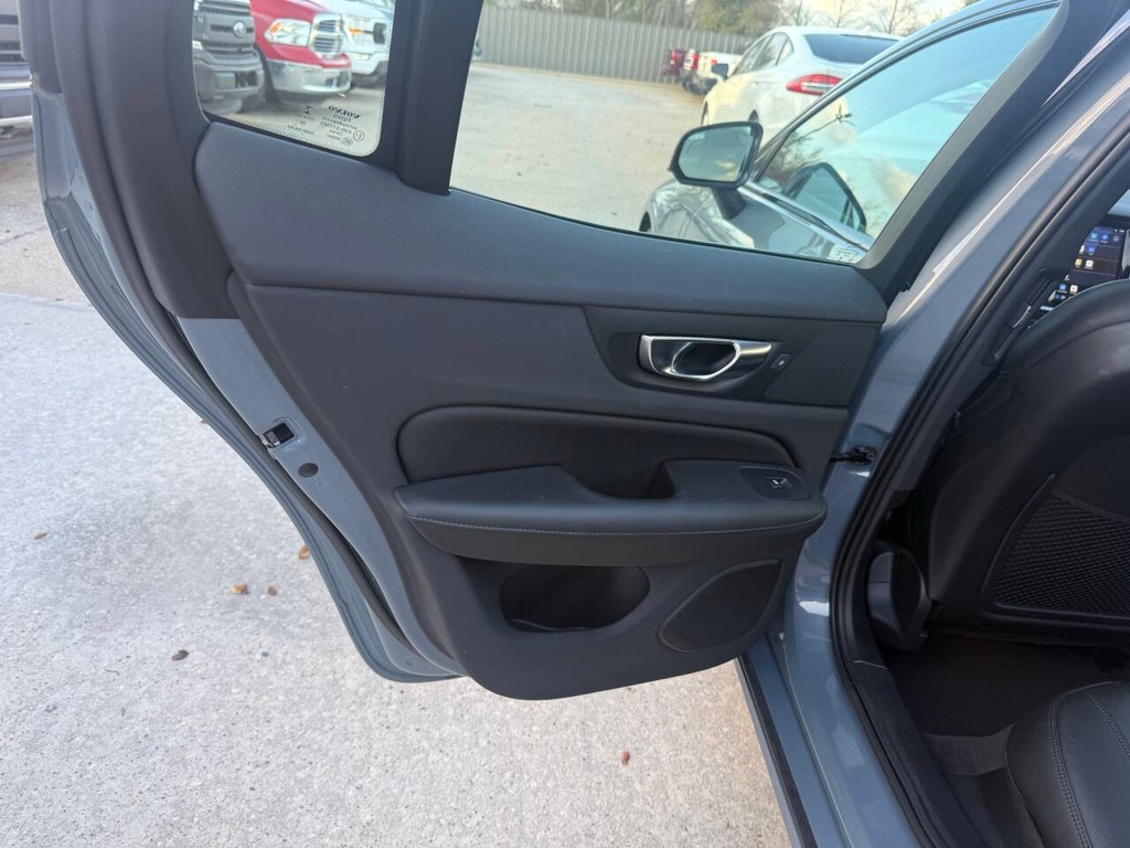 Volvo S60 Recharge Vehicle Full-screen Gallery Image 14