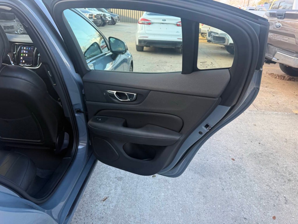 Volvo S60 Recharge Vehicle Full-screen Gallery Image 17