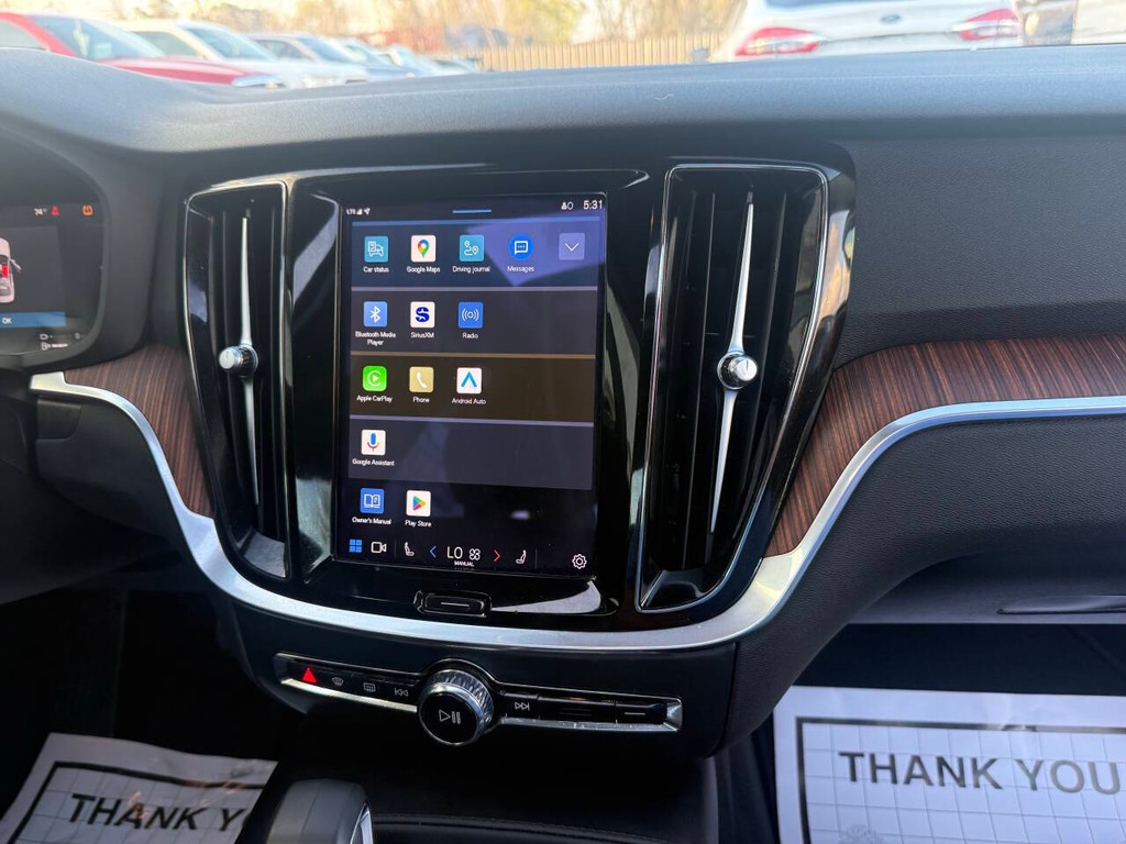 Volvo S60 Recharge Vehicle Full-screen Gallery Image 23