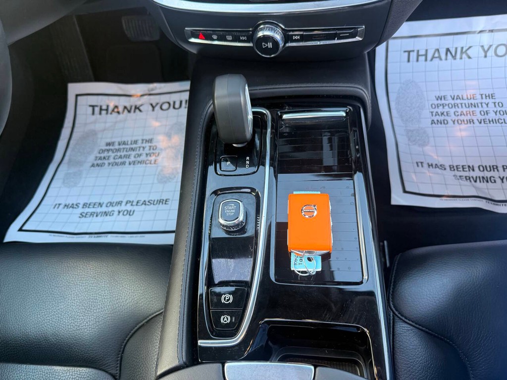 Volvo S60 Recharge Vehicle Full-screen Gallery Image 28