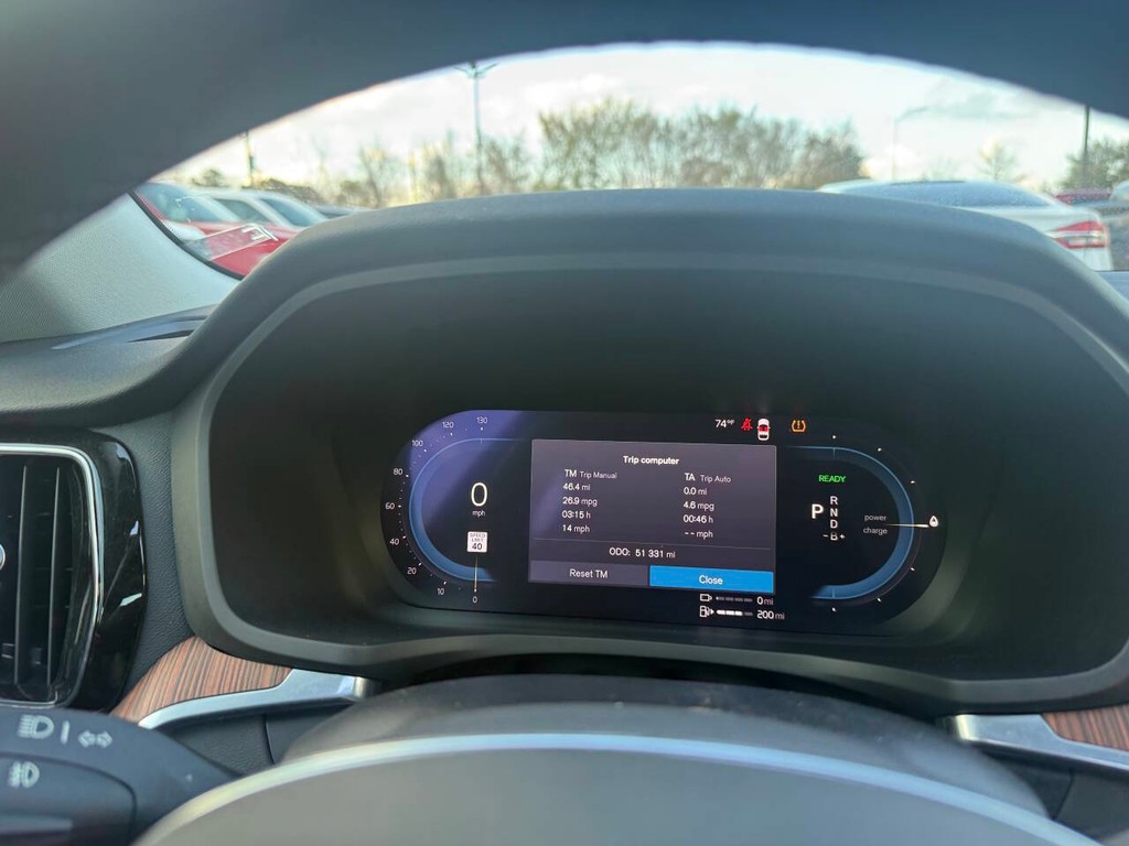 Volvo S60 Recharge Vehicle Full-screen Gallery Image 31