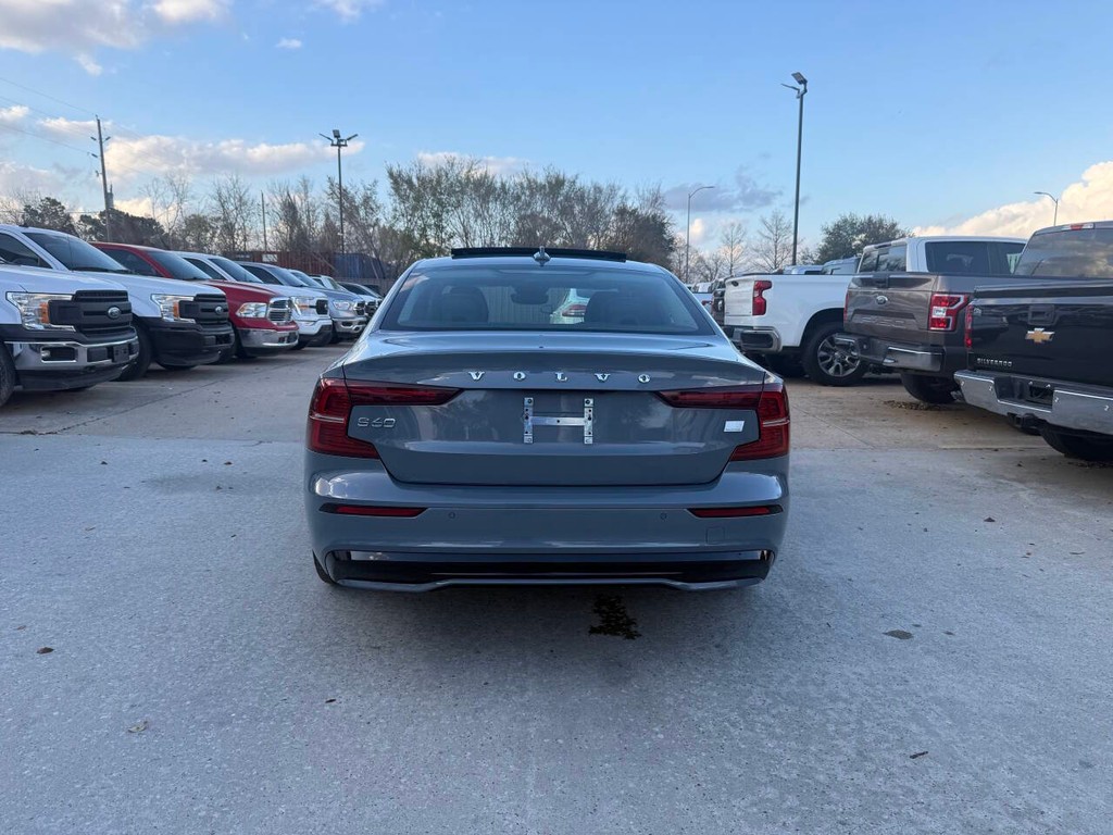 Volvo S60 Recharge Vehicle Full-screen Gallery Image 37