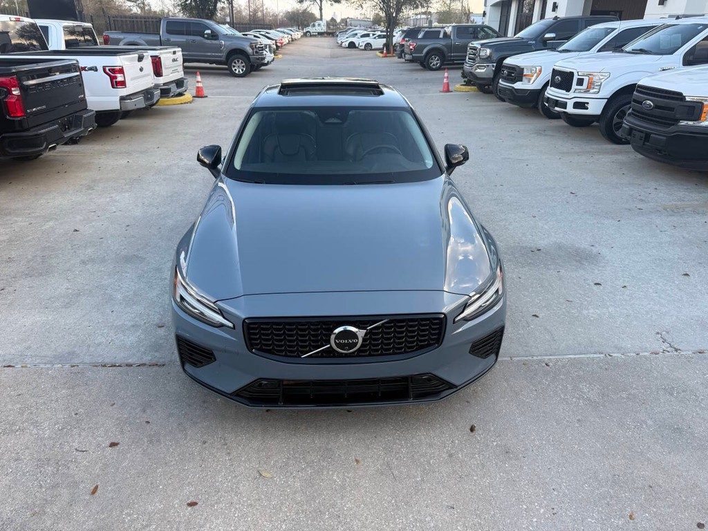 Volvo S60 Recharge Vehicle Full-screen Gallery Image 38