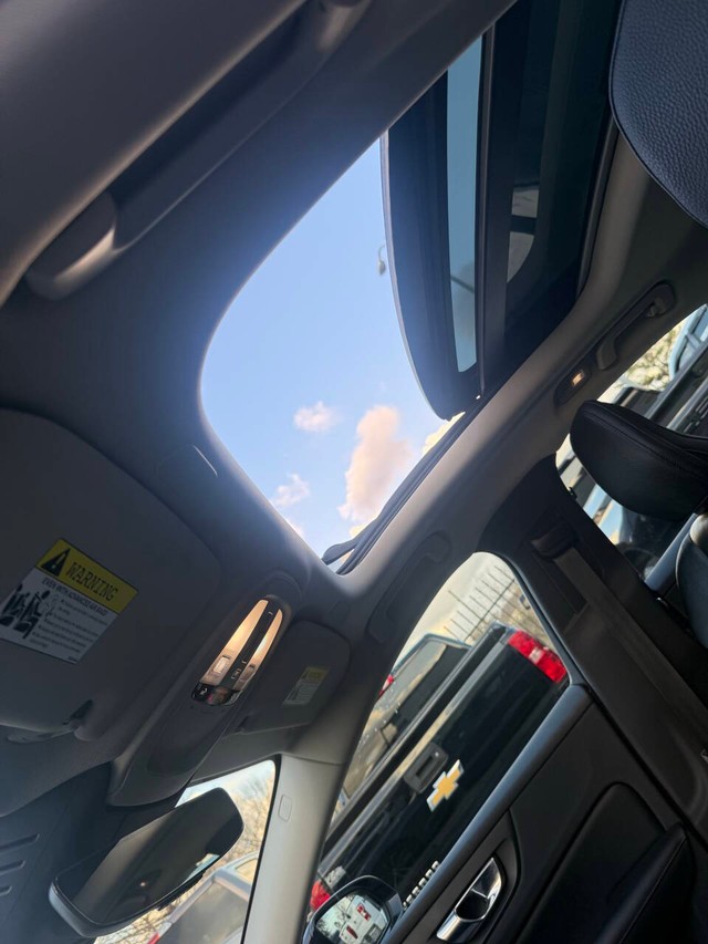 Volvo S60 Recharge Vehicle Full-screen Gallery Image 30