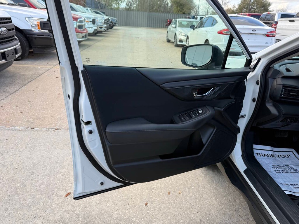 Subaru Outback Vehicle Full-screen Gallery Image 08