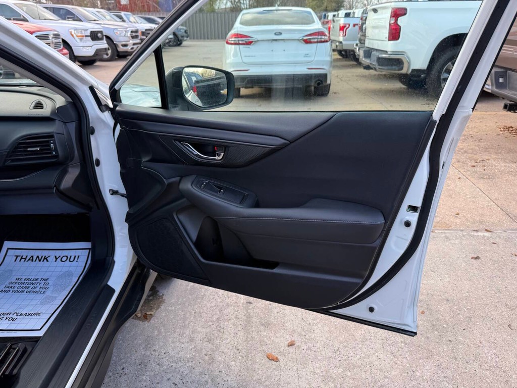 Subaru Outback Vehicle Full-screen Gallery Image 11