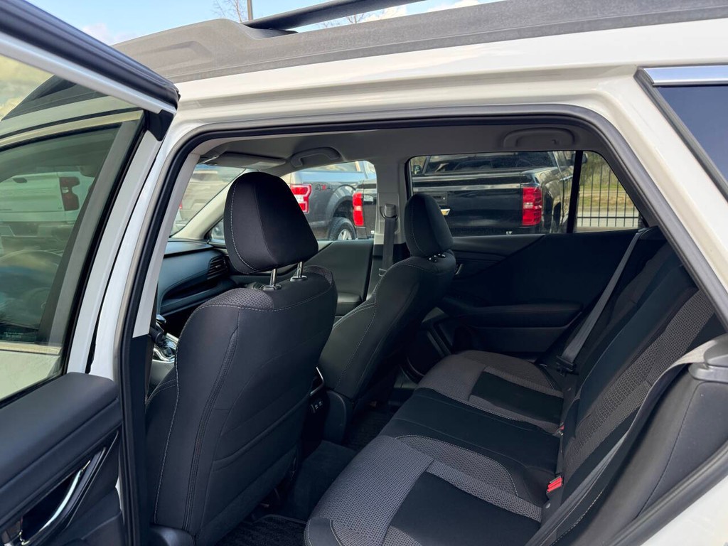 Subaru Outback Vehicle Full-screen Gallery Image 12