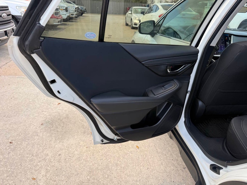 Subaru Outback Vehicle Full-screen Gallery Image 14