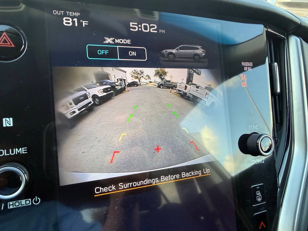 Subaru Outback Vehicle Full-screen Gallery Image 24