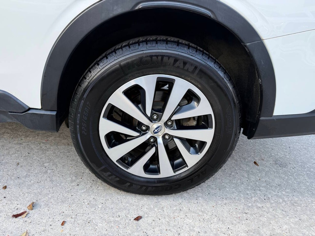 Subaru Outback Vehicle Full-screen Gallery Image 30