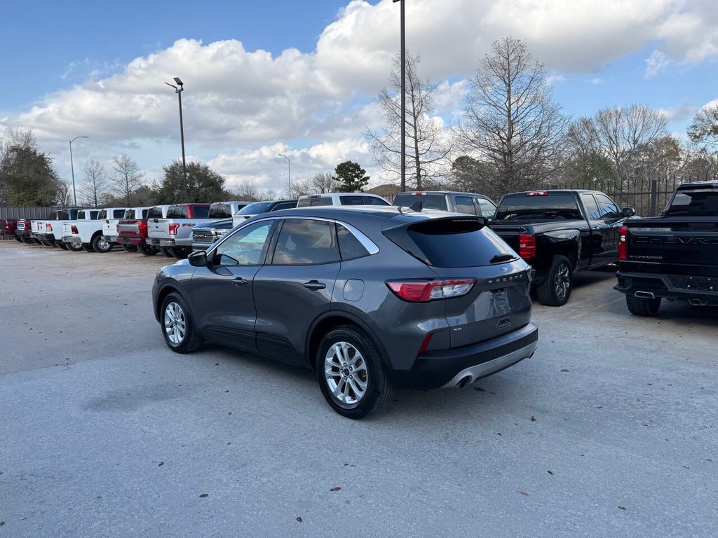 Ford Escape Vehicle Full-screen Gallery Image 04