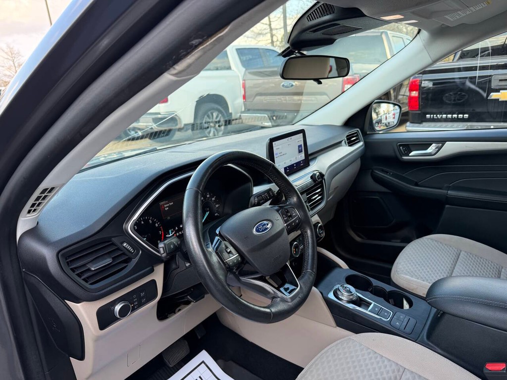 Ford Escape Vehicle Full-screen Gallery Image 06