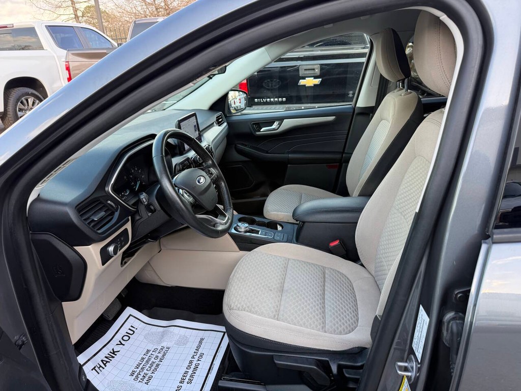 Ford Escape Vehicle Full-screen Gallery Image 07