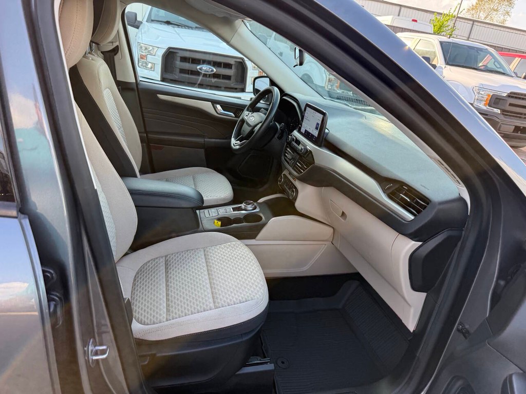 Ford Escape Vehicle Full-screen Gallery Image 10