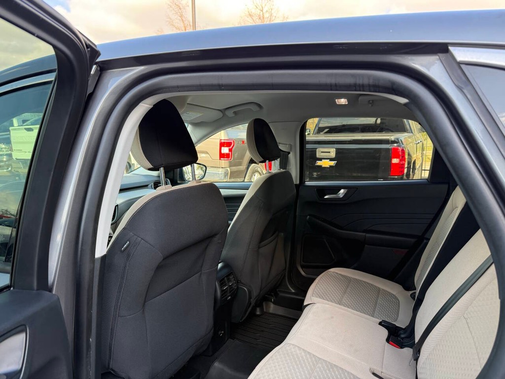 Ford Escape Vehicle Full-screen Gallery Image 12